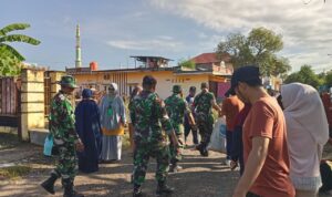 Bersama Koramil Dan Puskesmas, Warga Macorawalie Padu Bersihkan Lingkungan Dari Ancaman Penyakit