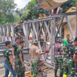 Sentuhan Cepat Pasca Banjir Luwu: Yon Zipur 8/SMG Bangun Jembatan Bailey Di Atas Sungai Desa Kedundung