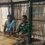 Babinsa Tellu Limpoe Komsos Di Bawah kolong Rumah Warga