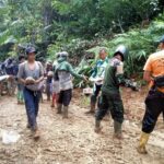 Bersatu Untuk Bangkit: Dandim Sidrap Dan Warga Perbaiki Jalan Rusak Akibat Longsor