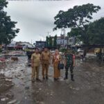 Sinergi Bersih: Babinsa Dan DLH Sidrap Bersatu Bersihkan Pasar Sentral Rappang