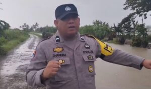 Antisipasi Banjir: Bhabinkamtibmas Sidrap Bergerak Cepat