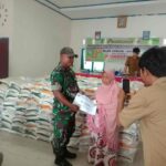 Sentuhan Kasih: Babinsa Bersama Pemerintah Desa Botto Salurkan BLT DD