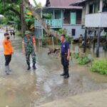 Banjir Mengancam Desa Sereang: Babinsa Siaga Di Tengah Bencana