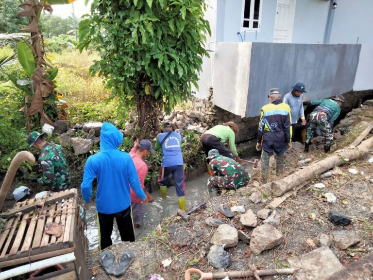 Karya Bakti TNI: Perbaikan Saluran Irigasi Pasca Banjir
