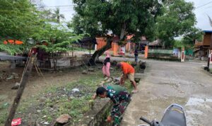 Sinergi Peduli : Babinsa Gelar Karya Bakti Di Desa Timoreng Panua