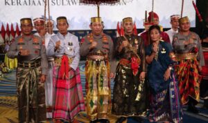 Kapolri Dianugerahi Gelar Adat Dalam Rakernis Baharkam Polri 2024 Di Makassar