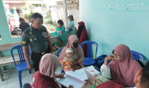 Perangi Stunting: Babinsa Dan Tim Kesehatan Gelar Posyandu