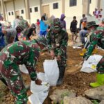 TNI Dan Warga Bersatu Perbaiki Saluran Irigasi Pasca Banjir Di Kab. Sidrap