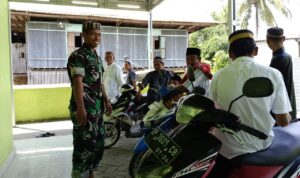 Babinsa Sertu Anwar Sambangi Warga Pajalele