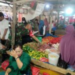 Harga Sembako Stabil, Babinsa Terus Awasi Pasar