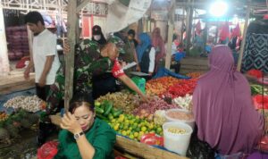 Harga Sembako Stabil, Babinsa Terus Awasi Pasar
