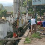 Aksi Gabungan TNI-Damkar Cegah DBD Di Kel. Arateng