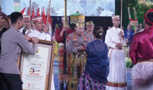 Kapolri Dianugerahi Gelar Raja Dan Pusaka: Sebuah Kehormatan Dari Sulawesi Selatan