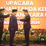 Tanda Kehormatan Tertinggi Polri Untuk Prabowo