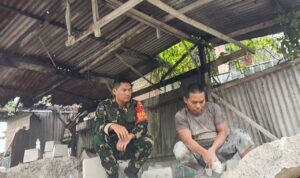 Babinsa Belajar Dari Pengrajin Batu