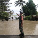 Banjir Terjang, Babinsa Siaga!