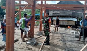 Babinsa Sambangi Tukang Kayu