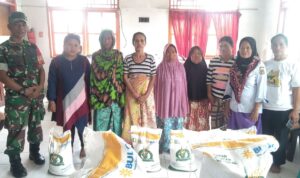 Babinsa Kawal Beras
