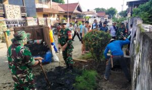 Karya Bakti Bersihkan Selokan: Cegah Wabah Penyakit