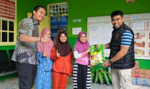Polisi Berbagi: Bantuan Untuk Anak Yatim Dan Penghafal Al-Quran