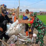 Babinsa Pimpin Aksi Bersih, Irigasi Empagae Lancar