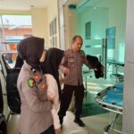 Dokkes Polres Sidrap: Sigap Evakuasi Korban Kecelakaan