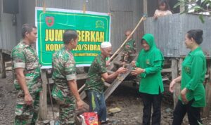 Berkah Jumat: TNI-AD Bagi Sembako Di Sidrap