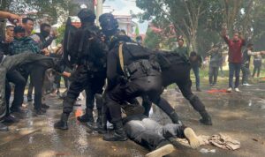 Massa Yang Anarkis, AKBP Nur Ichsan : Brimob Bone Siap!