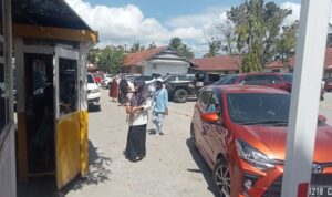 Parkir Ganda di RS Nemal Bikin Pasien Terbebani