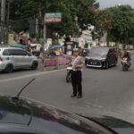 Antisipasi Kemacetan Sore Hari Personil Unit Lalulintas Polsek Sukasari Melaksanakan Pengamanan Jalur.