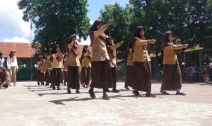 Siswi MTs Bontosunggu Giat Latihan Gerak Jalan