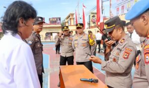 Kapolres Sidrap Cek HT Personel Jelang Pilkada