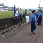 TNI Bersama Siswa SMPN 2 Dua Pitue Gelar Kary Bakti Sambut HUT RI