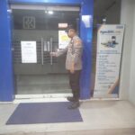 Pastikan Kunci Kantor Bank dan ATM Aman, Dua Personel Polsek Tegalwaru Patroli Malam
