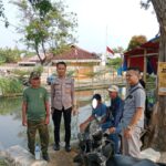 Anggota Polsek Tirtajaya menghimbau Masyarakat Desa Pisangsambo terkait Keamanan dan Ketertiban Masyarakat
