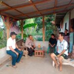 Ngawangkong dengan Bhabinkamtibmas Sampikan keluh kesah terkait kamtibmas.