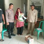 Polsek Klari Dukung Program Bantuan Pangan, Monitoring Penyaluran Beras di Desa Sumurkondang