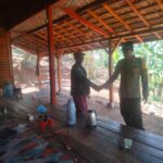 Kapolsek Sukasari Silaturahmi Dengan Warga ke Perkampungan