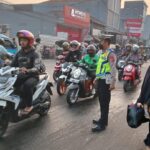 Cegah Terjadinya Kemacetan,Personel Unit Lantas Polsek Banjaran Laksanakan Kegiatan Strong Point Pagi