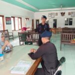 BRIMOB JABAR LAKSANALAN PATROLI HARKAMTIBMAS DAN BERIKAN PESAN-PESAN KAMTIBMAS DI BALAI DESA WINONG
