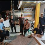Bhabinkamtibmas Polsek Rengasdengklok Ngawangkong Bersama Petugas Jaga Poskamling