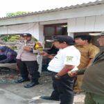 Dalam Kegiatan Sambang Warga, Bhabinkamtibmas Himbau Warga Untuk Memasang Bendera Merah putih Jelang HUT RI Ke -79