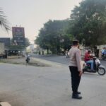 Cegah Kemacetan dan Meminimalisir Kecelakaan Di Jalan raya, Personil Polsek Rengasdengklok Gatur Lalin Pagi