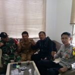 Sinergitas TNI – POLRI: Aipda Januar Fajar Bersama Serma Boby Mengunjungi Warga DiDesa Tegallega untuk Sosialisasi Bahaya Perdagangan Manusia dan Pencegahannya.
