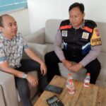Bhabinkamtibmas Desa Jelegong Rancaeek sampaikan himbauan tentang kamtibmas ke pegawai PT NJS Suzuki Rancaekek