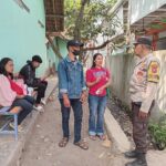 Bhabinkamtibmas Desa Langensari Polsek Solokanjeruk silaturahim dengan   warga    DESA LANGENSARI  menyampaikankn  Himbauan Kamtibmas