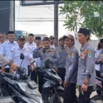 Anggota Polsek Batujaya Sambangi Aparatur Desa Segaran serta menyampaikan himbauan Kamtibmas