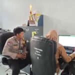 Polsek Ciampel, Aipda Januar Fajar Melaksanakan Patroli Dialogis Antisipasi C3 dan Kejahatan Lainnya Pada Wilayah Desa Kutapohaci.