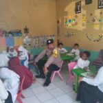 Peduli Pendidikan Anak Usia Dini, Bhabinkamtibmas Polsek Klari Kunjungi Anak Anak PAUD